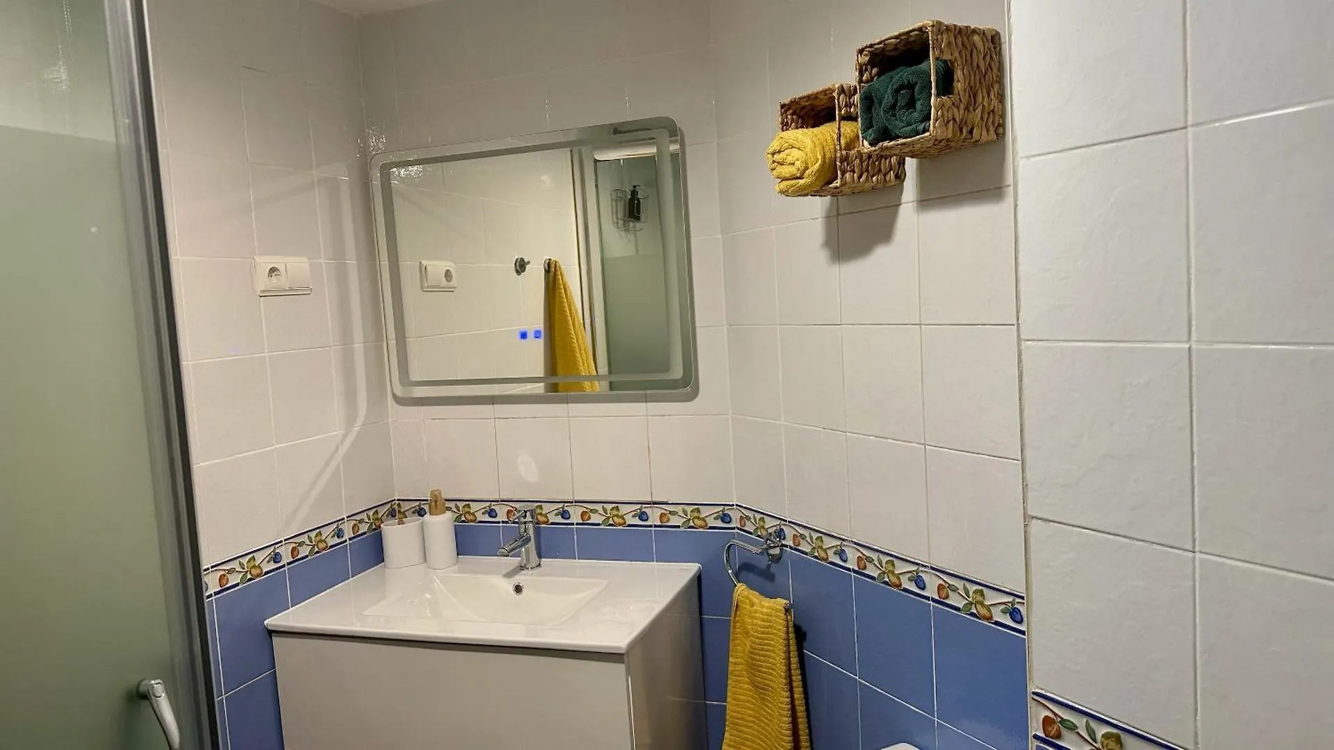 Carihuela Beach I By Holiday Homes Malaga Torremolinos Apartman