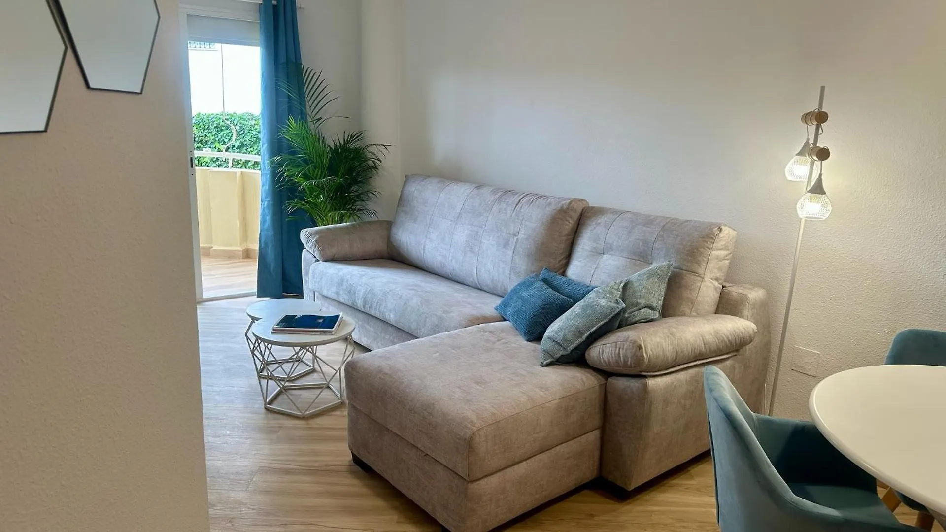 Apartman Carihuela Beach I By Holiday Homes Malaga Torremolinos